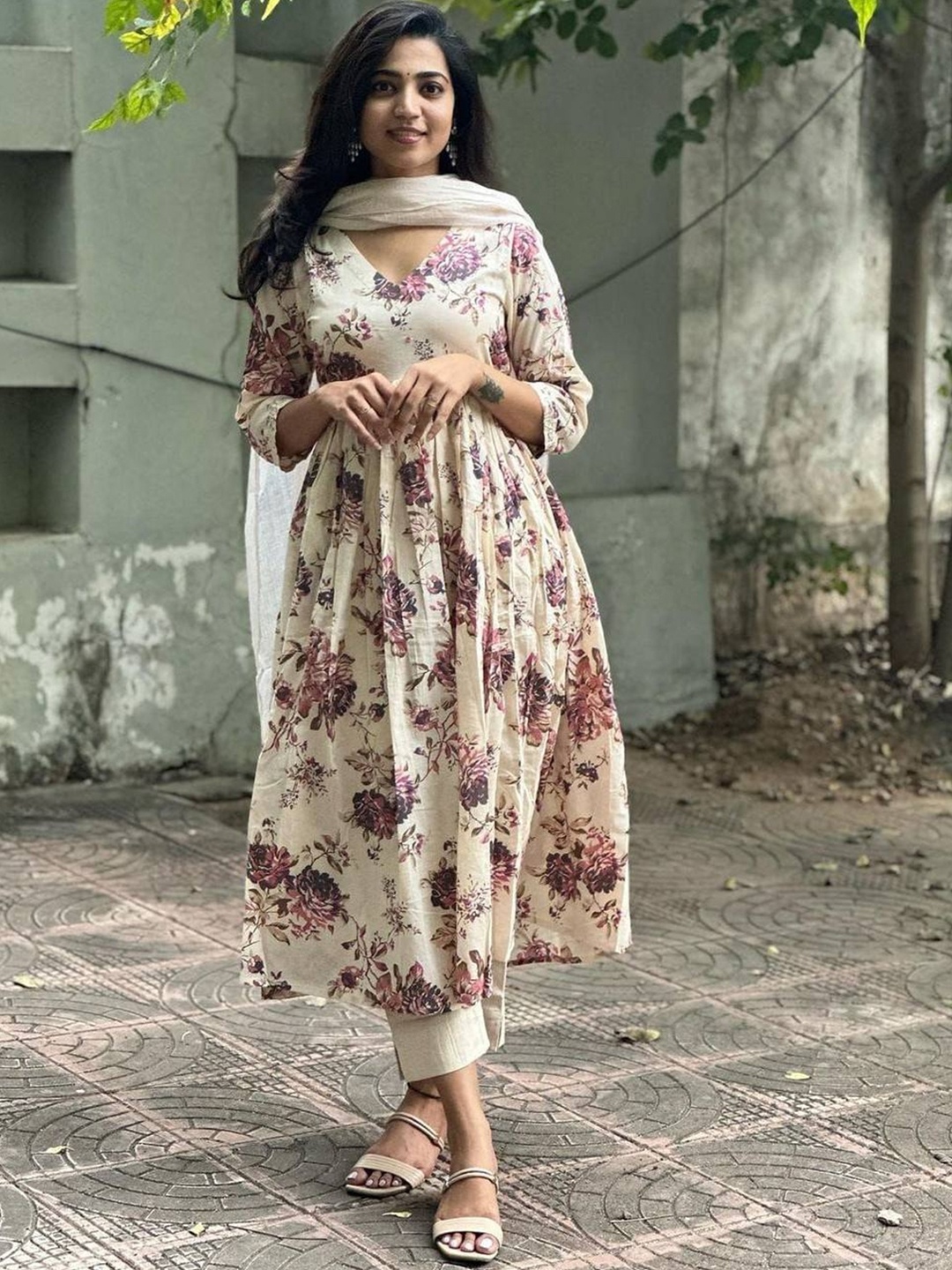 

Rujave Floral Printed V-Neck Anarkali Kurta With Trousers & Dupatta, White