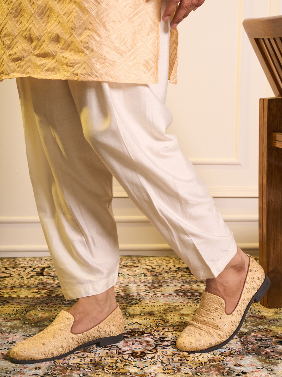 

FAUSTO Men Embroidered Sequin Velvet Mojaris, Cream