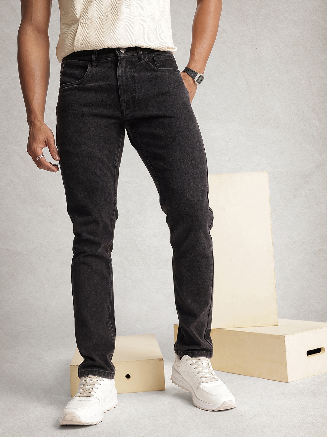 

WROGN Men Slim Fit Light Fade Stretchable Jeans, Charcoal