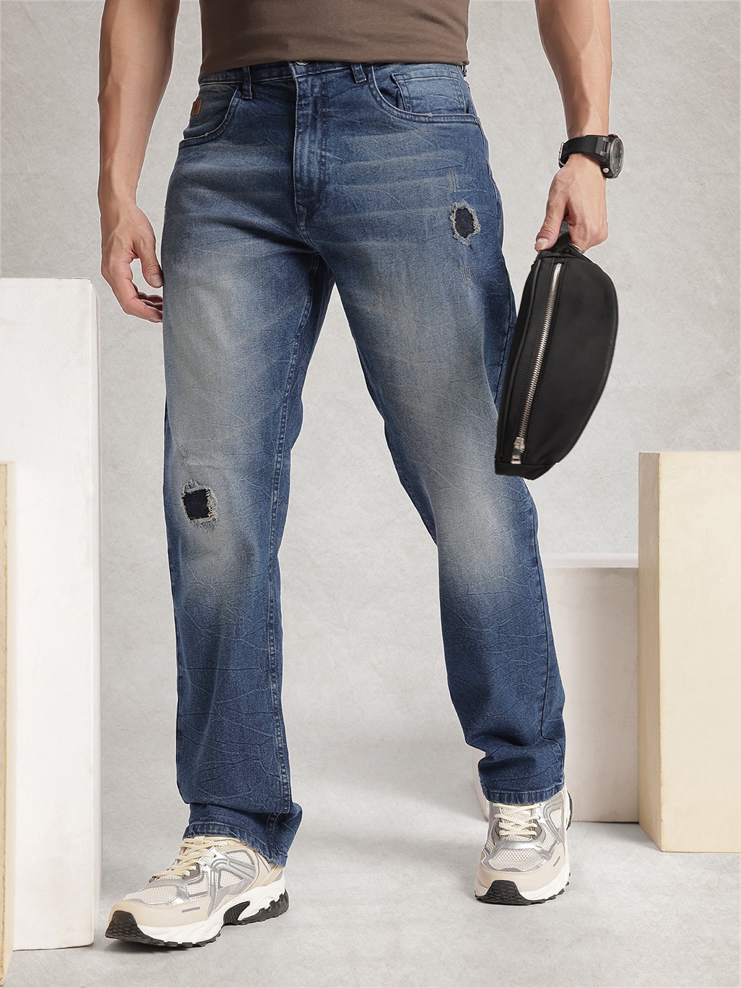 

WROGN Men Anti Fit Low Distress Light Fade Stretchable Jeans, Blue