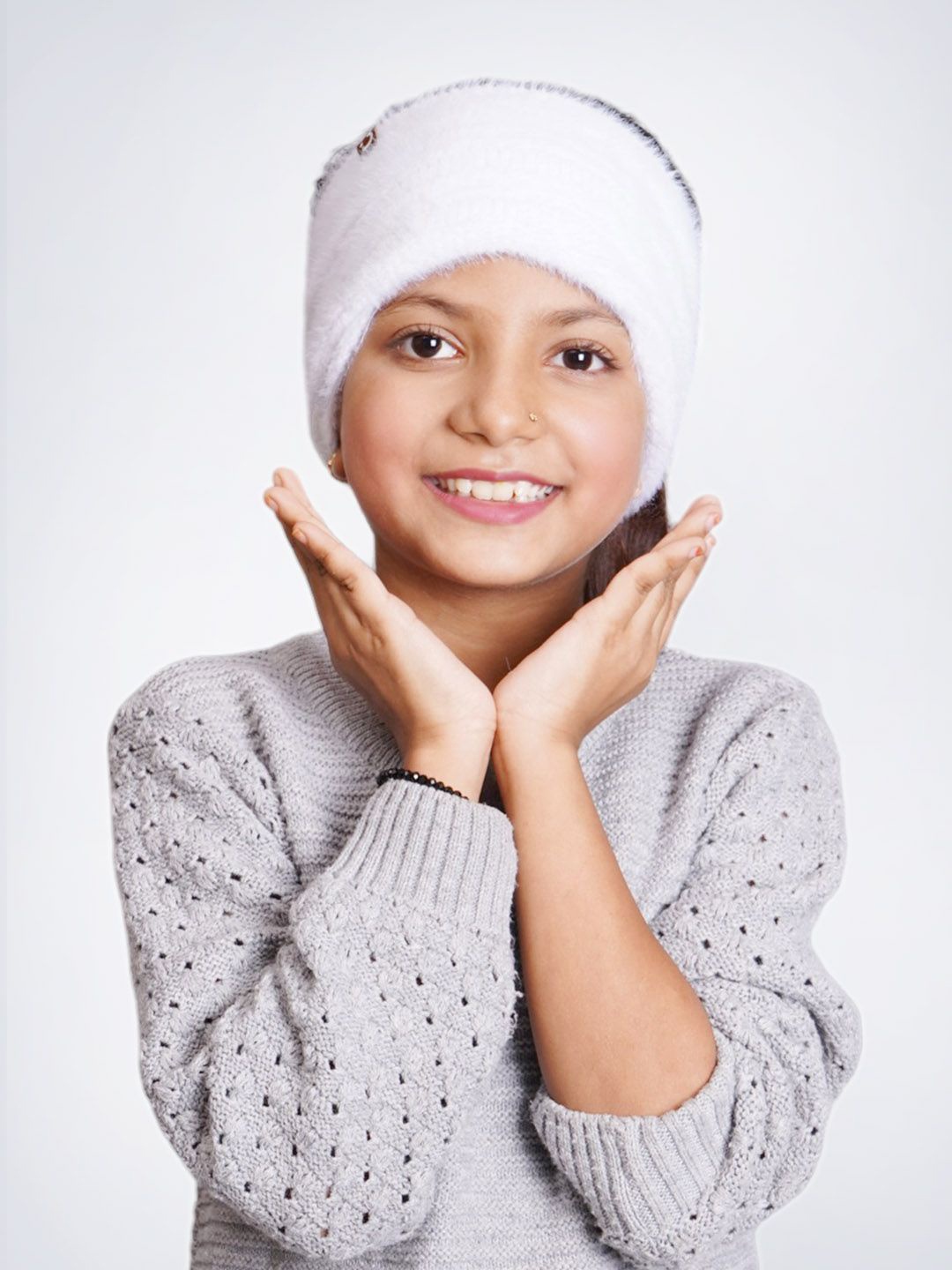 

Bharatasya Girls Knitted Headband, White