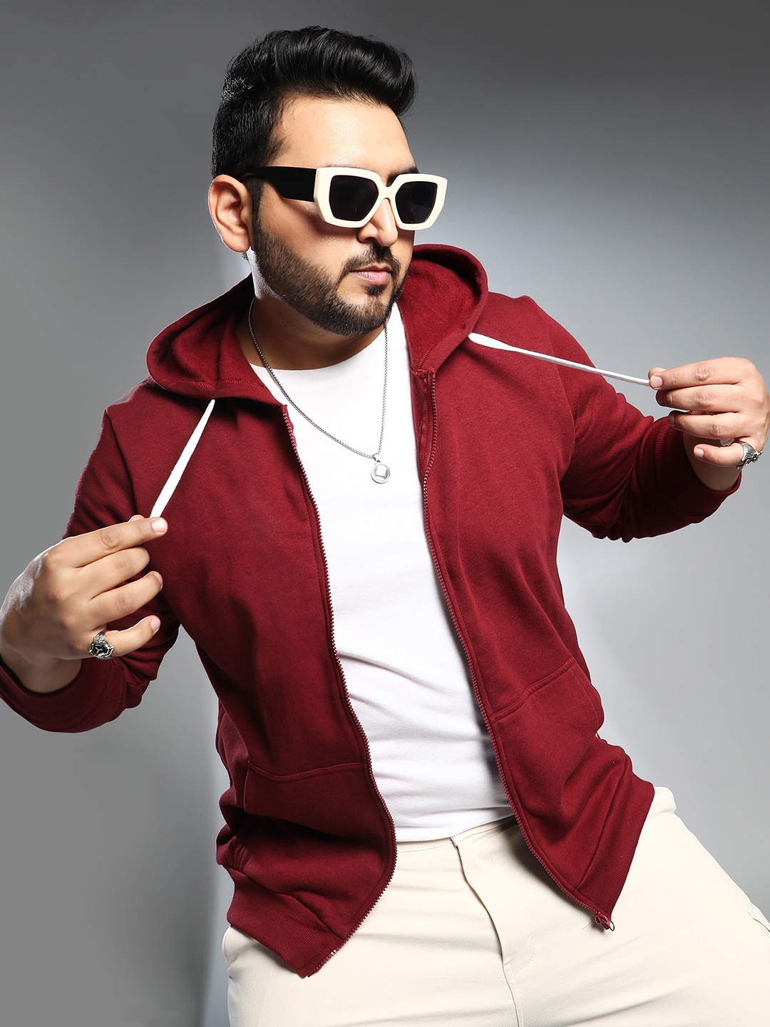 

Instafab Plus Men Hooded Sweatshirt, Red