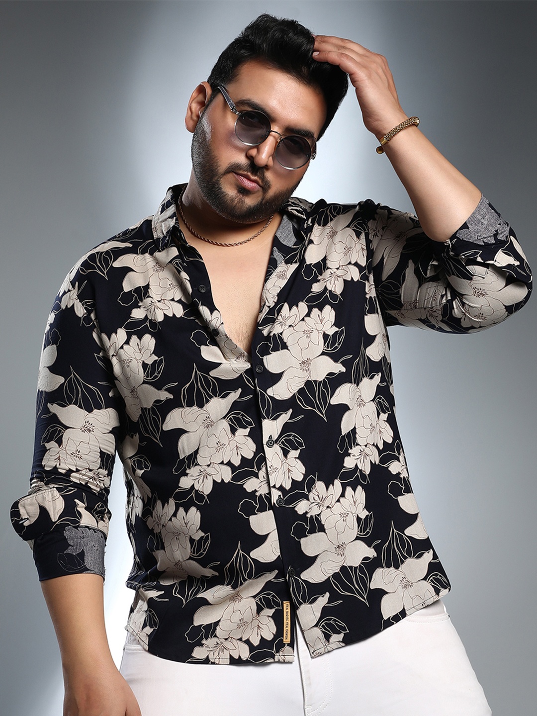 Instafab Plus Size Men Comfort Floral Printed Casual Shirt, Black