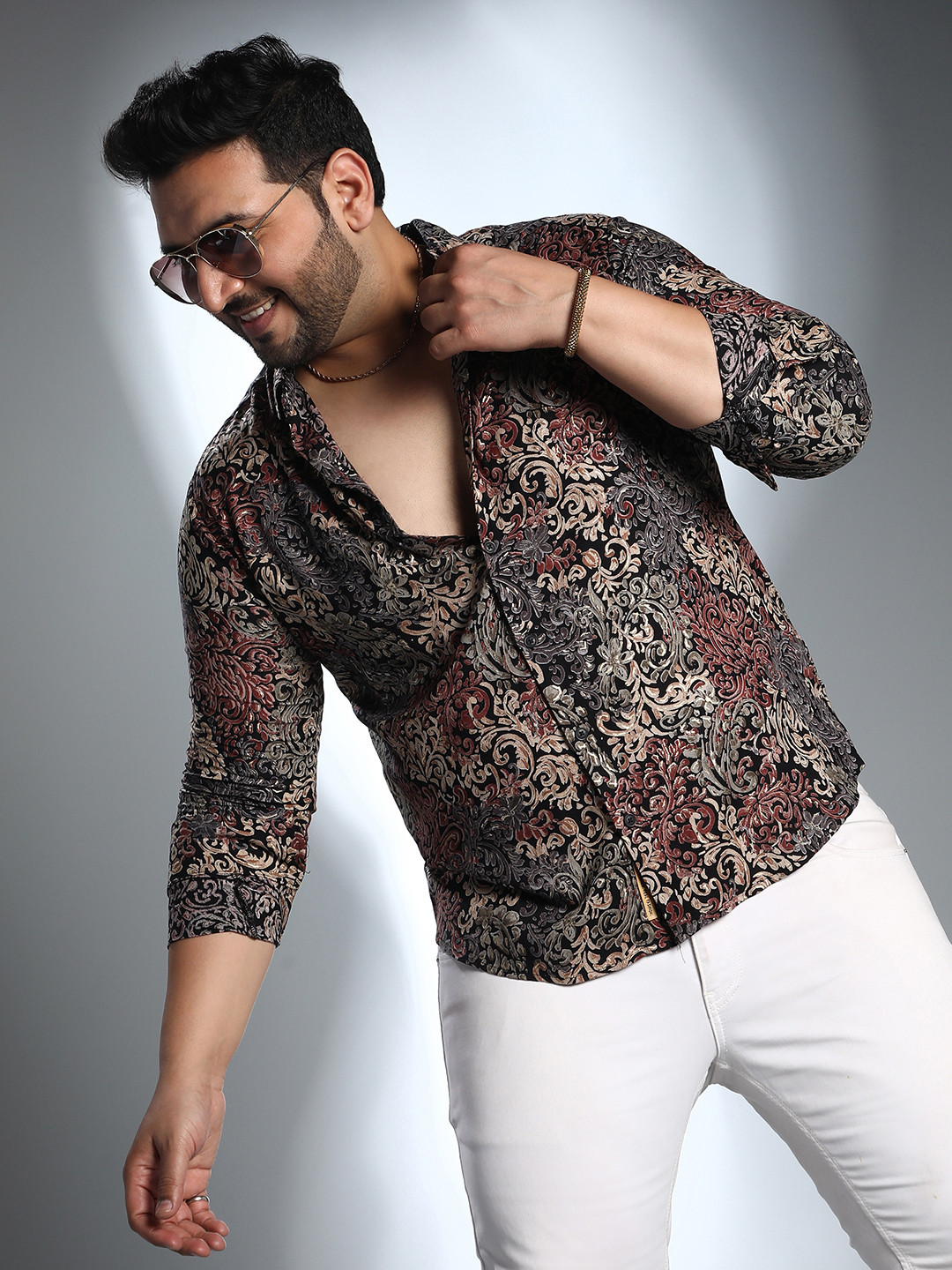

Instafab Plus Size Men Comfort Floral Printed Casual Shirt, Black