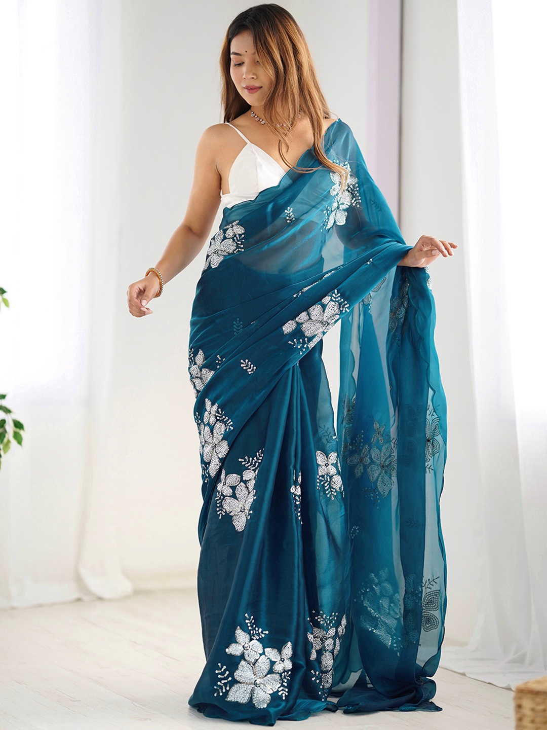 

Satrani Floral Embellished Sequinned Chiffon Saree, Blue