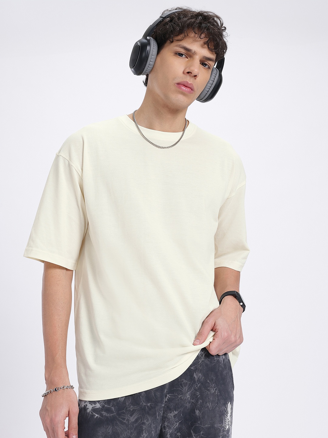 

glitchez Down The Street Drop-Shoulder Sleeves Oversized T-shirt, Cream