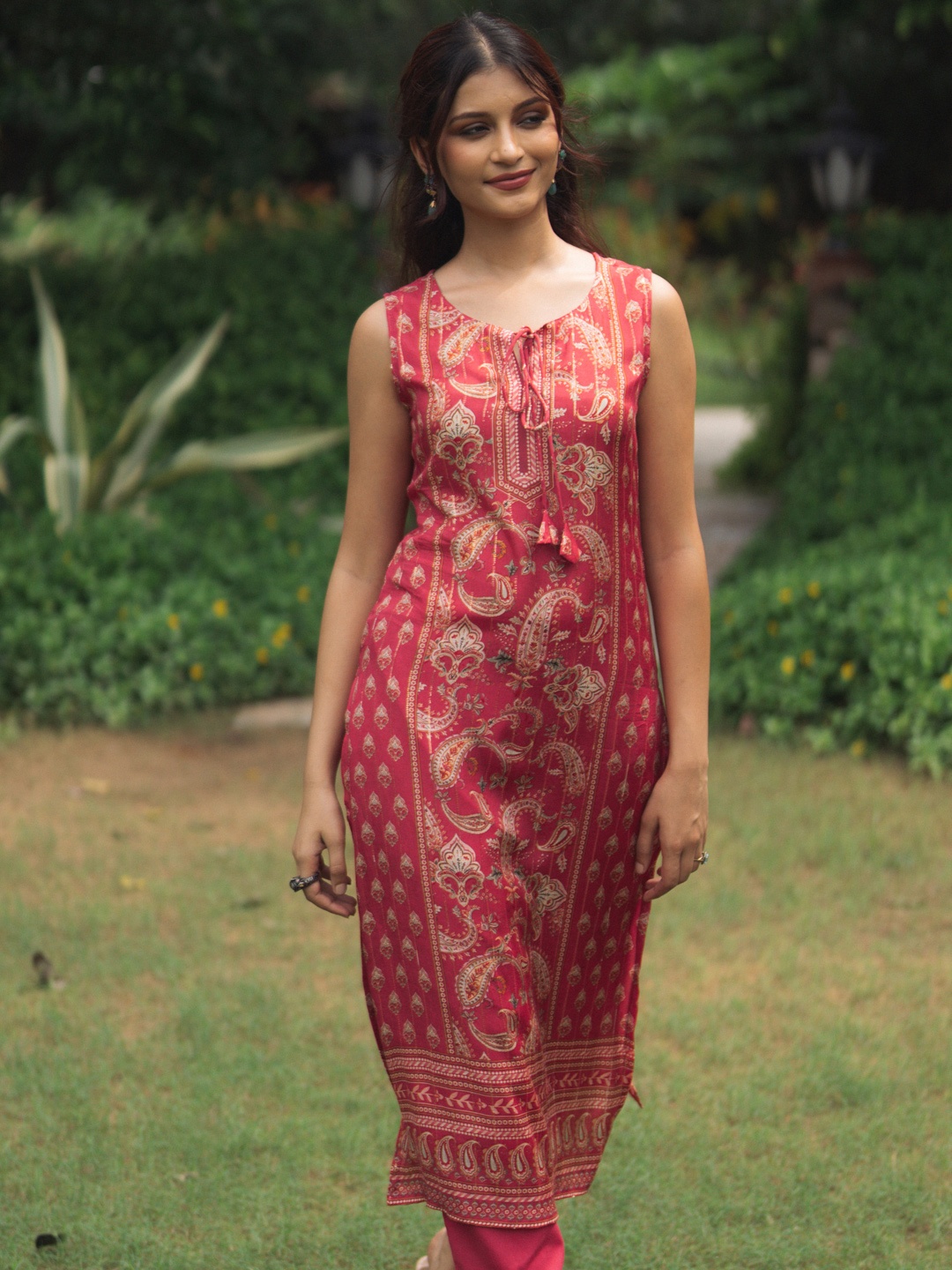 

anayna Paisley Printed Tie-Up Neck Straight Kurta With Trousers, Pink