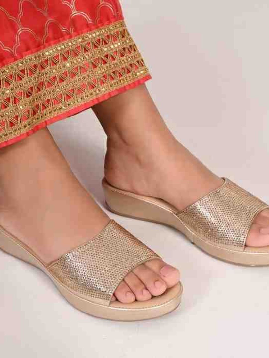 

San Marino by Shoe Bank Women Swarovski Open Toe Flats, Gold