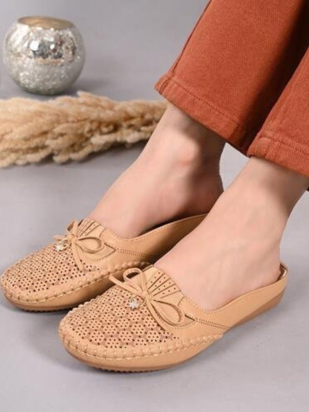 

San Marino by Shoe Bank Women Woven Design Mules Flats, Tan