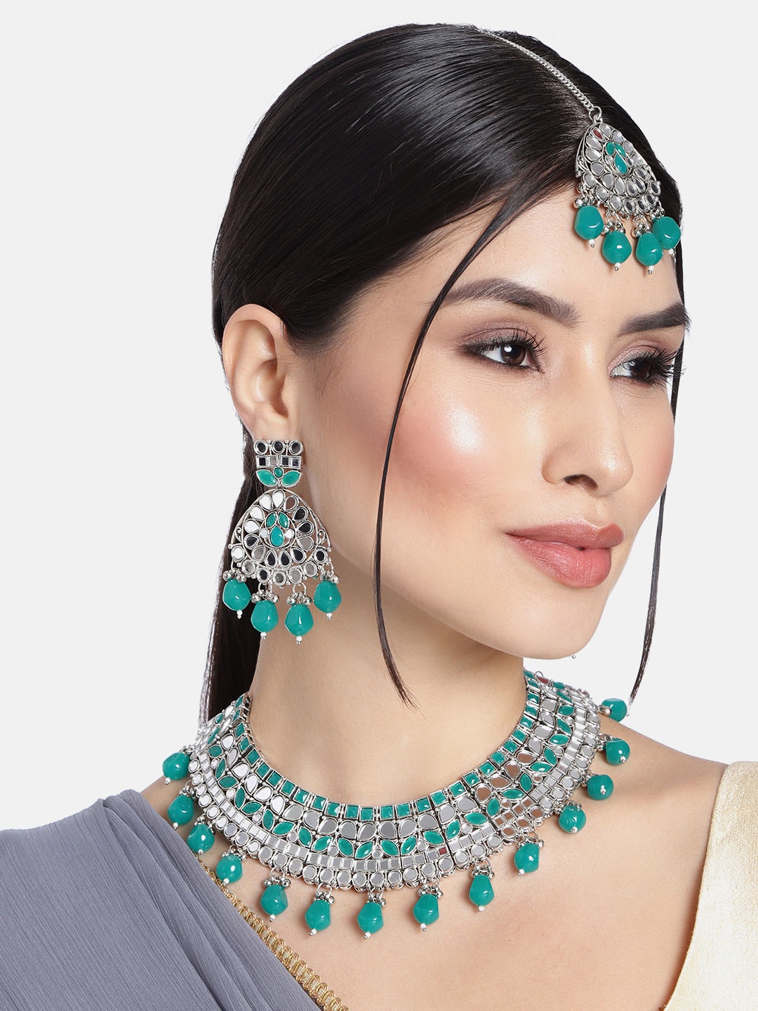

Sangria Silver-Plated Kundan -Studded & Beaded Jewellery Set