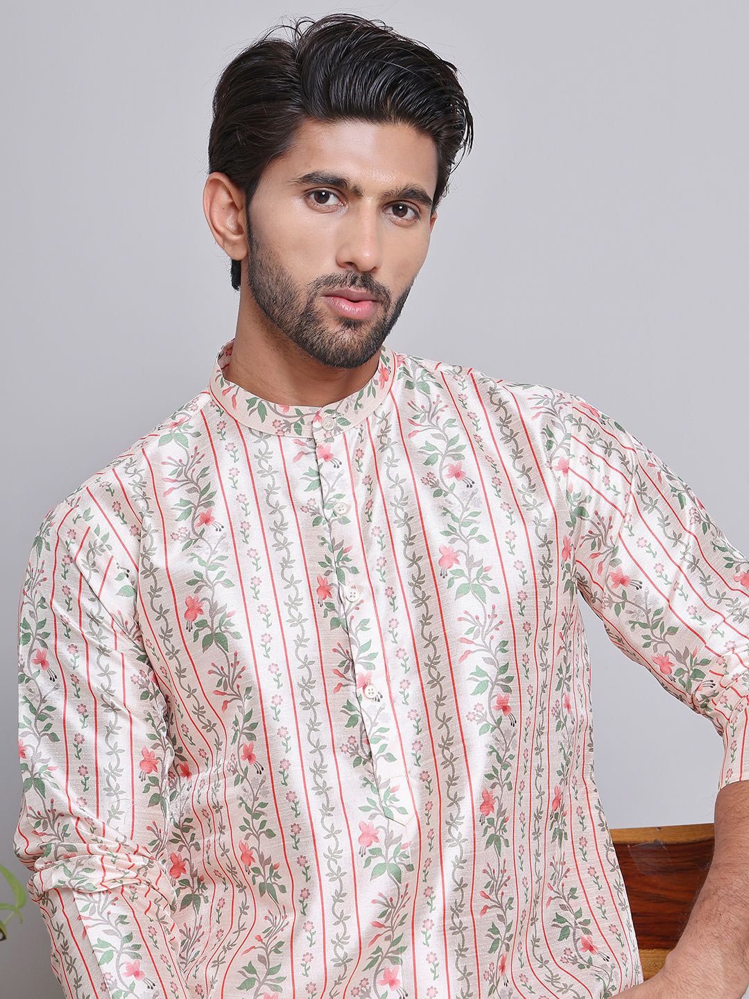 

Jompers Floral Printed Band Collar Long Sleeves Silk Cotton Straight Kurta, Gold