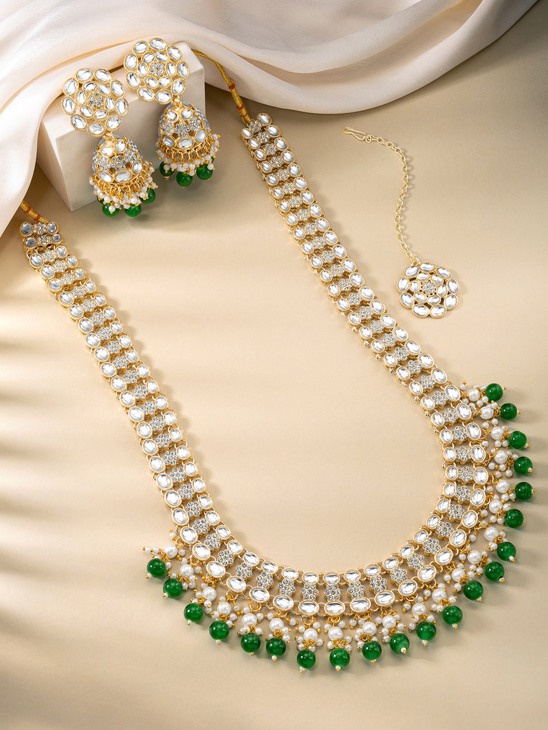 

Peora Gold-Plated Kundan & Beads Studded Jewellery Set