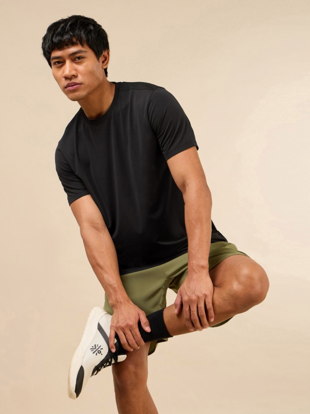 CULT Men Moisture Wicking Solid Round Neck T-shirt, Black