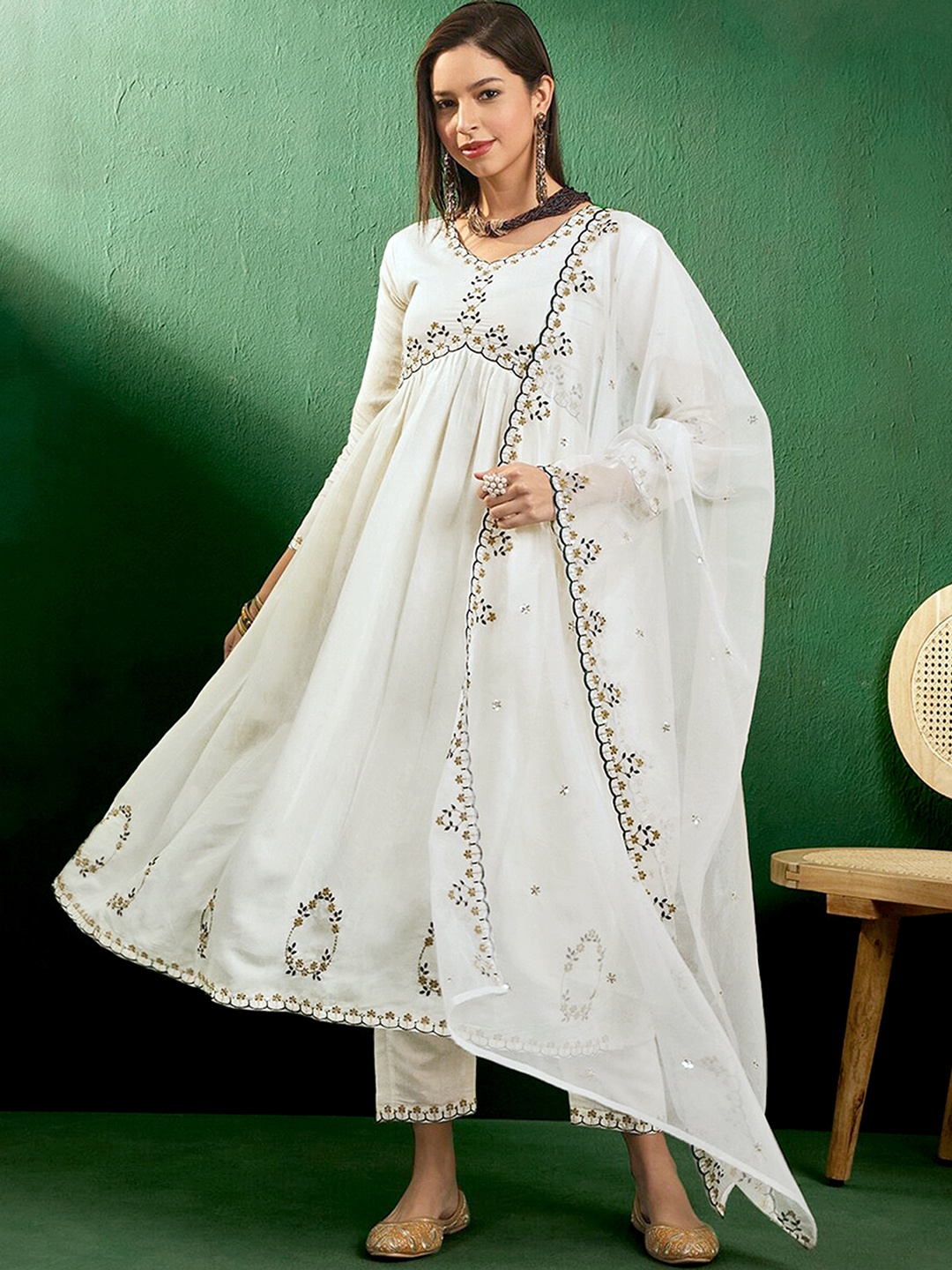 

Trendmalls Floral Embroidered Chanderi Silk Anarkali Kurta With Trousers & Dupatta, White