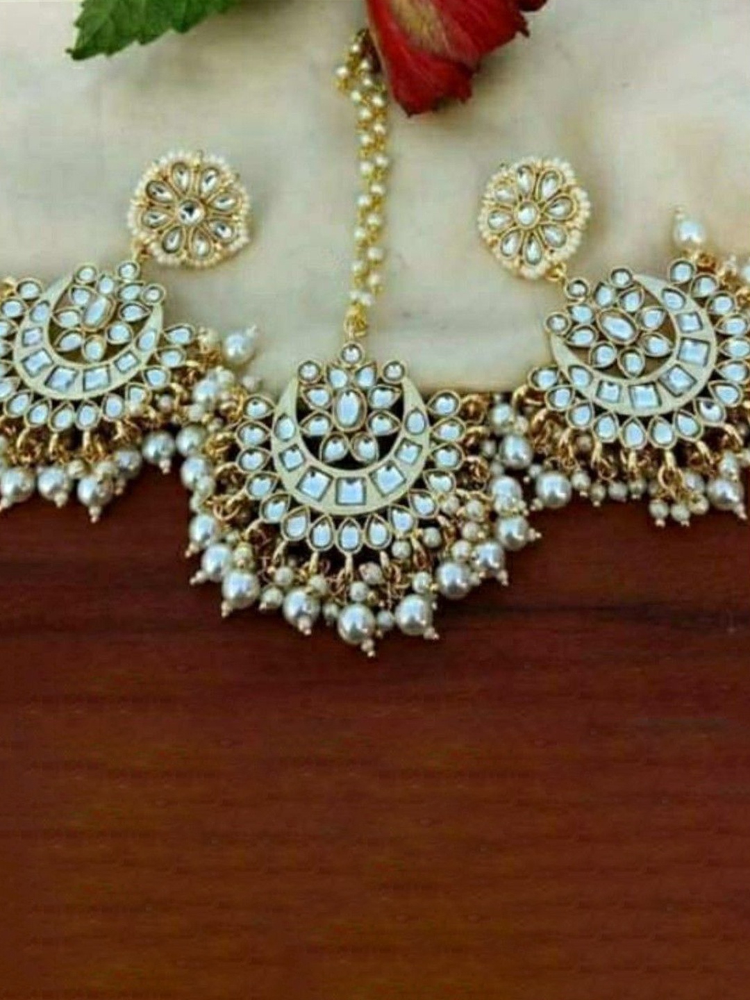 

Gyaan Jewels Gold-Plated Stone Studded & Beaded Maang Tika & Earrings, White