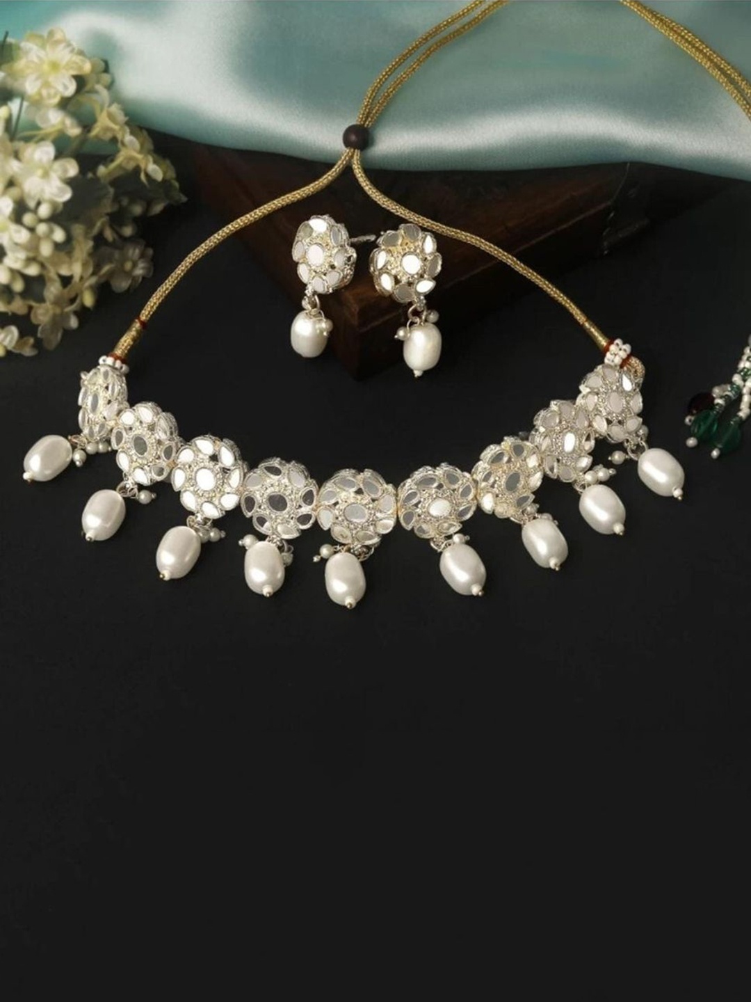 

Gyaan Jewels Gold Plated Artificial Stones And Beads Studded & Beaded Jewellery Set