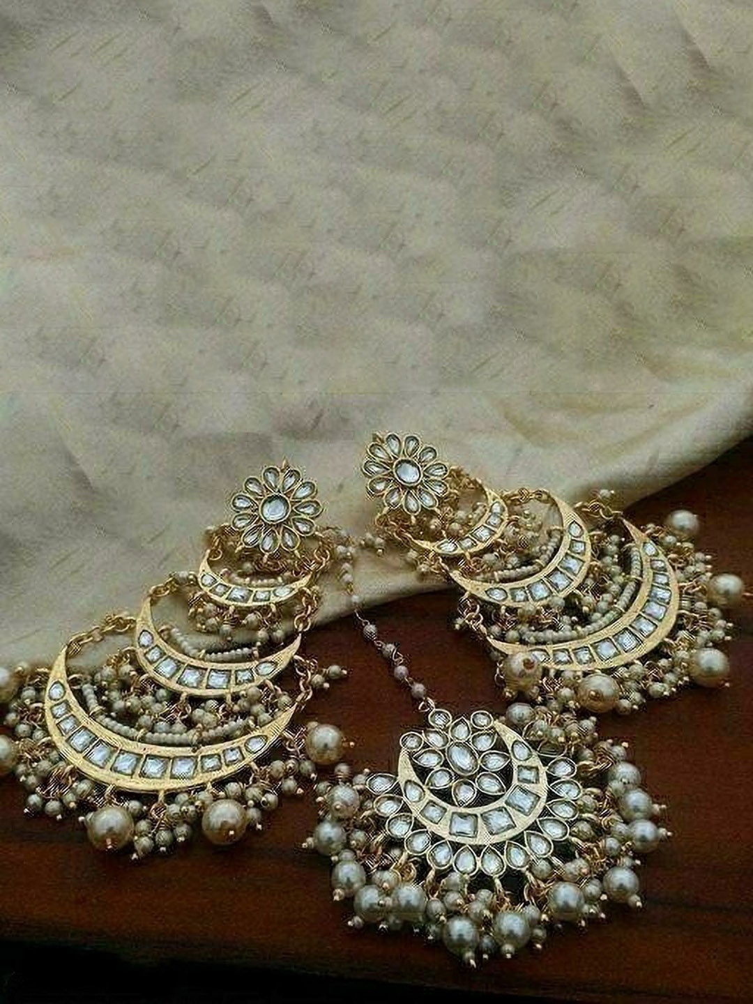 

Gyaan Jewels Gold-Plated Stone Studded & Beaded Jewellery Set