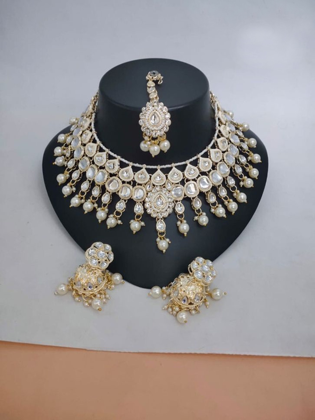 

Gyaan Jewels Gold-Plated Stone-Studded & Beaded Jewellery Set