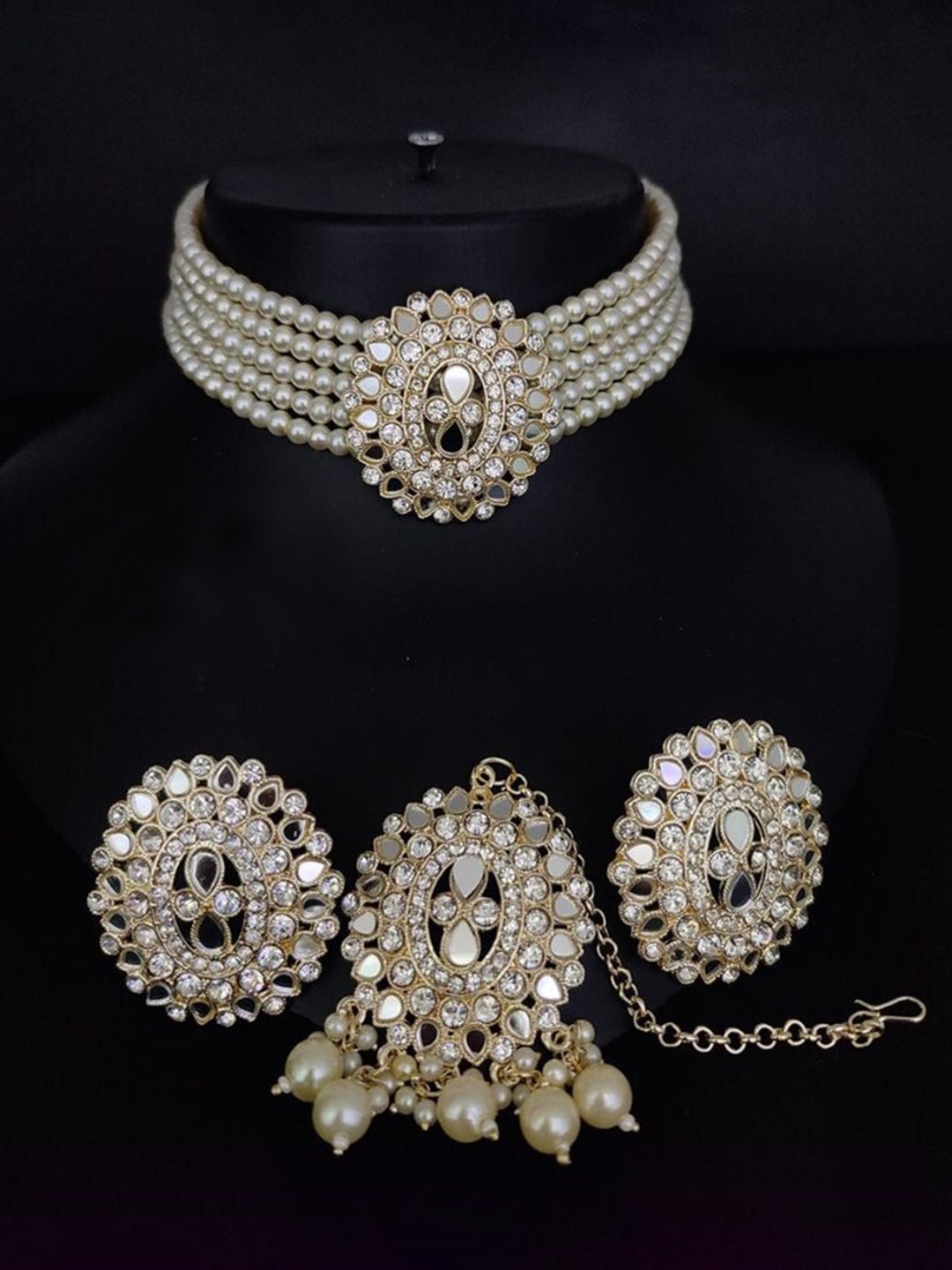 

Gyaan Jewels Gold-Plated Artificial Stones and Beads Studded & Beaded Jewellery Set