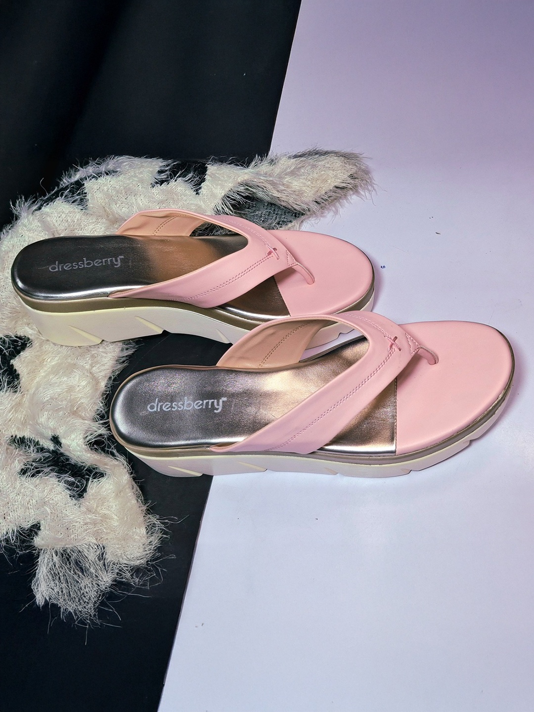 

DressBerry Women Flatform Sandals, Pink