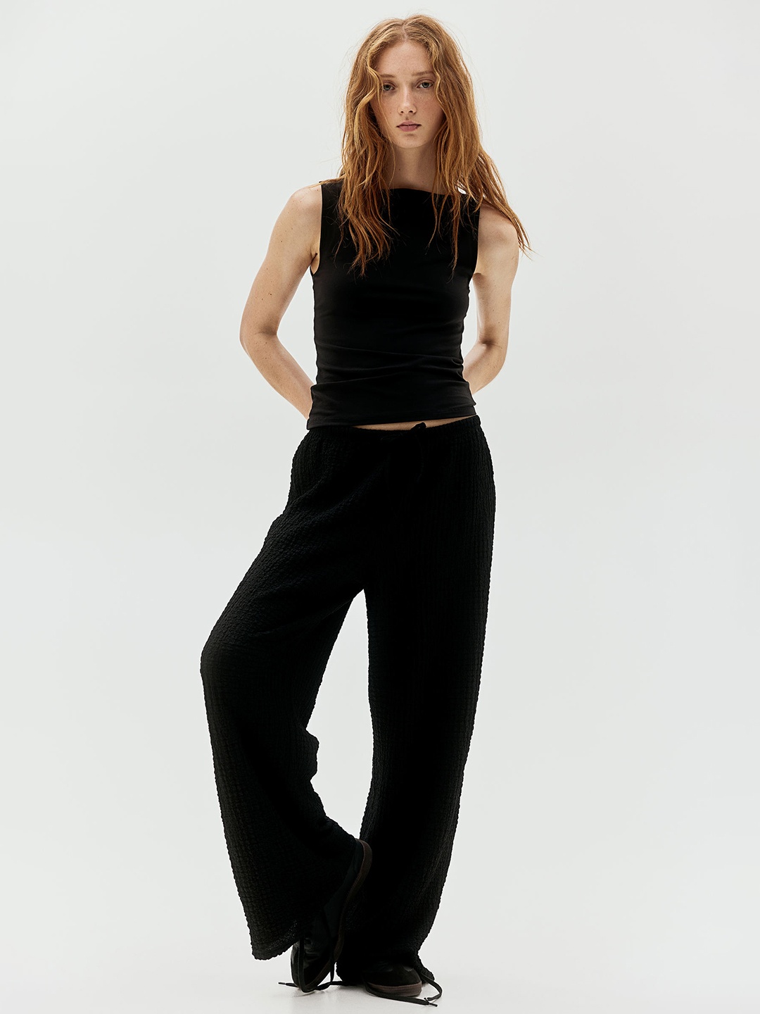 

H&M Women Crinkled Drawstring Trousers, Black