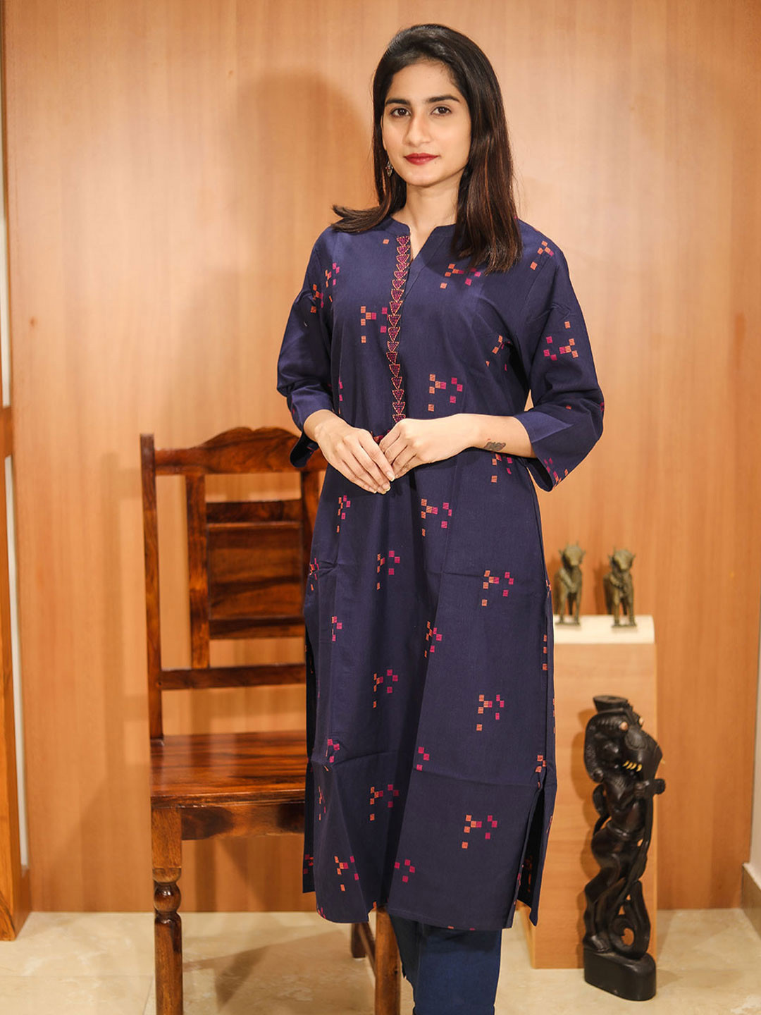 

Avishya Women Floral Embroidered Thread Work Kurta, Blue