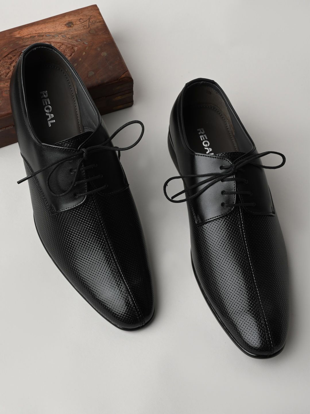 

Regal Men Formal Lace Ups Textured Derbys, Black