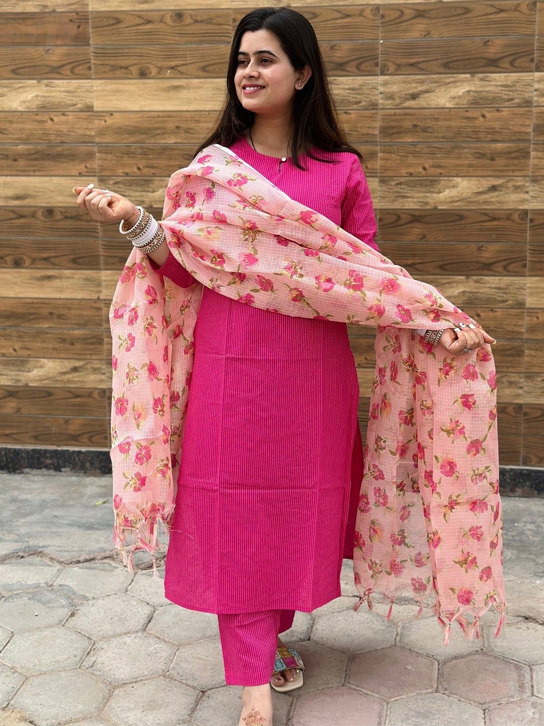 

GoSriKi Women Regular Kurta With Trousers & With Dupatta, Pink