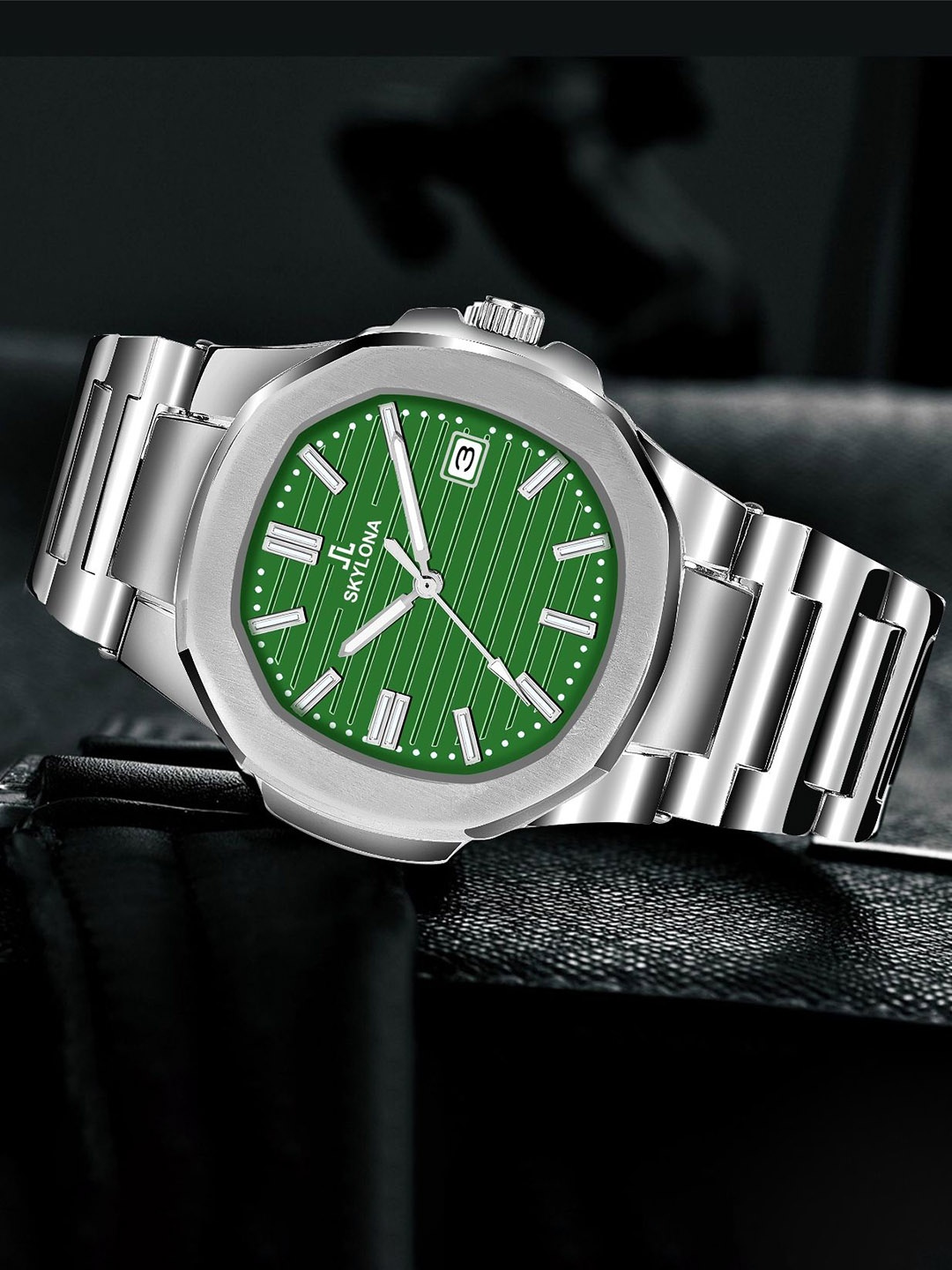 

SKYLONA Men Patterned Dial & Stainless Steel Bracelet Style Analogue Watch Patek Green