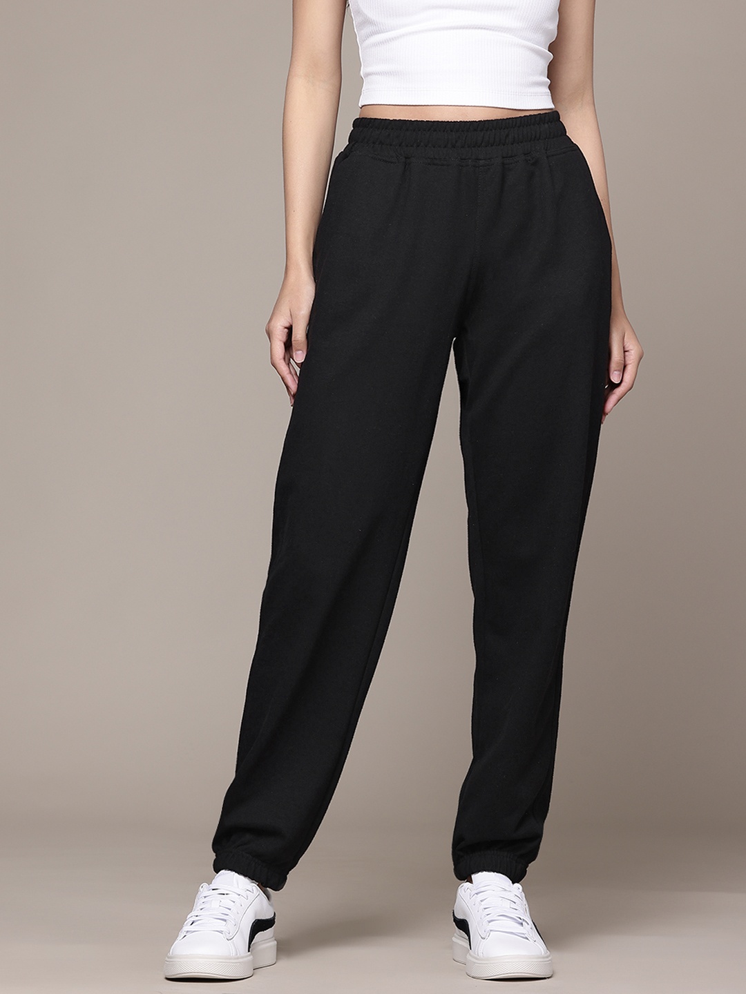 

The Roadster Lifestyle Co. Women Terry Joggers, Black