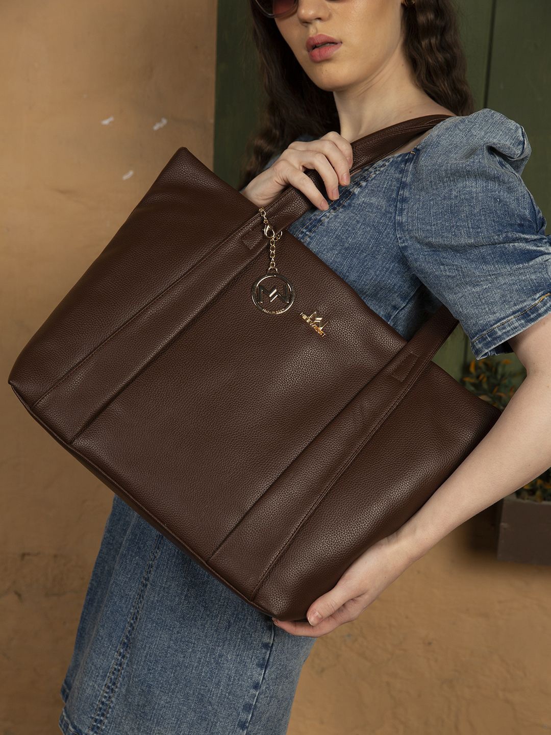 

MINI WESST Women Solid Structured Shoulder Bag, Brown