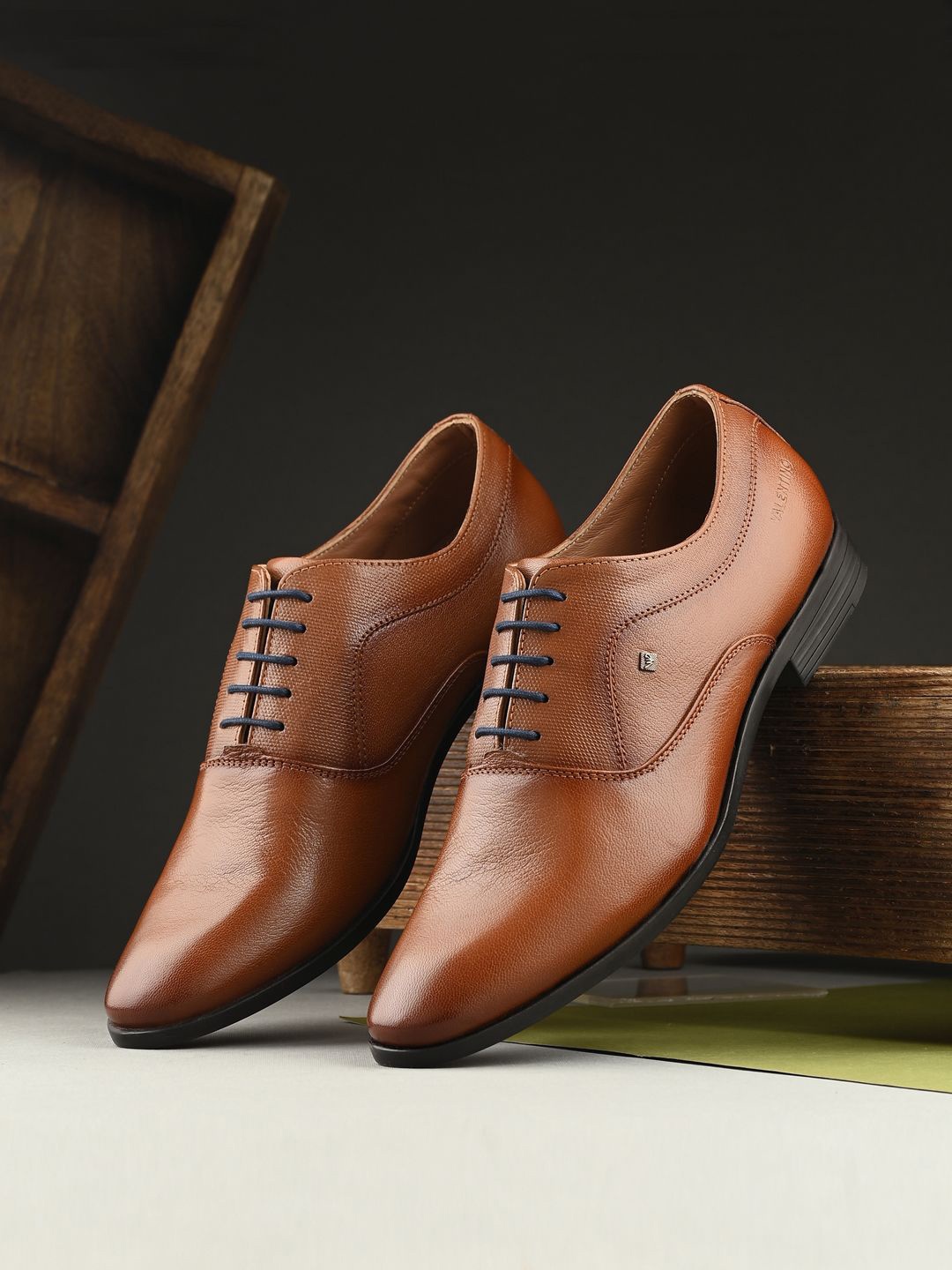 

Valentino Men Leather Lace-Ups Formal Oxfords, Tan