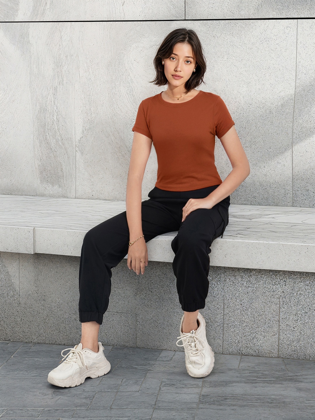 

DressBerry Solid Round Neck T-shirt, Brown