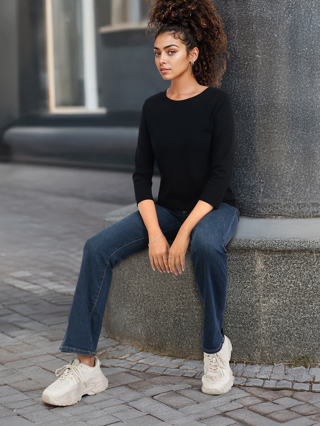 

DressBerry Solid Round Neck Casual T-shirt, Black