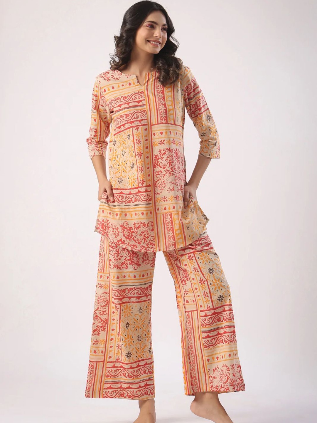 

NIJANAND TEXTILE Floral Printed Pure Cotton Straight Kurta & Palazzos, Cream