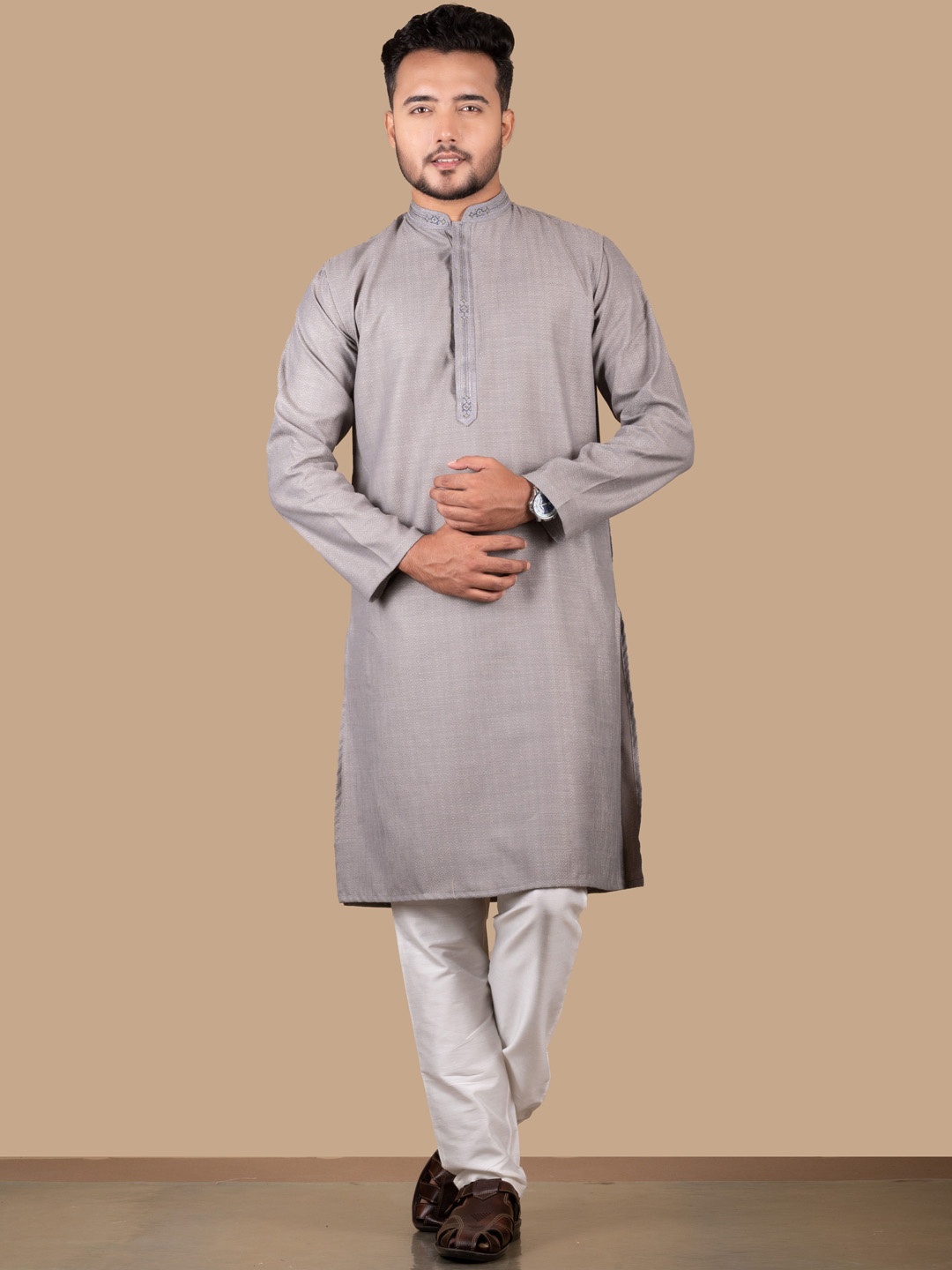 

HERE&NOW Grey Mandarin Collar Geometric Woven Design Thread Work Straight Kurta