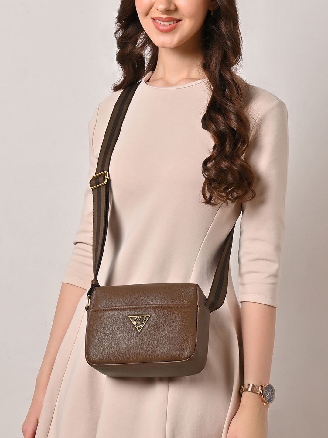 

LAVIE Signature Women Alabama Sling Handbag, Brown