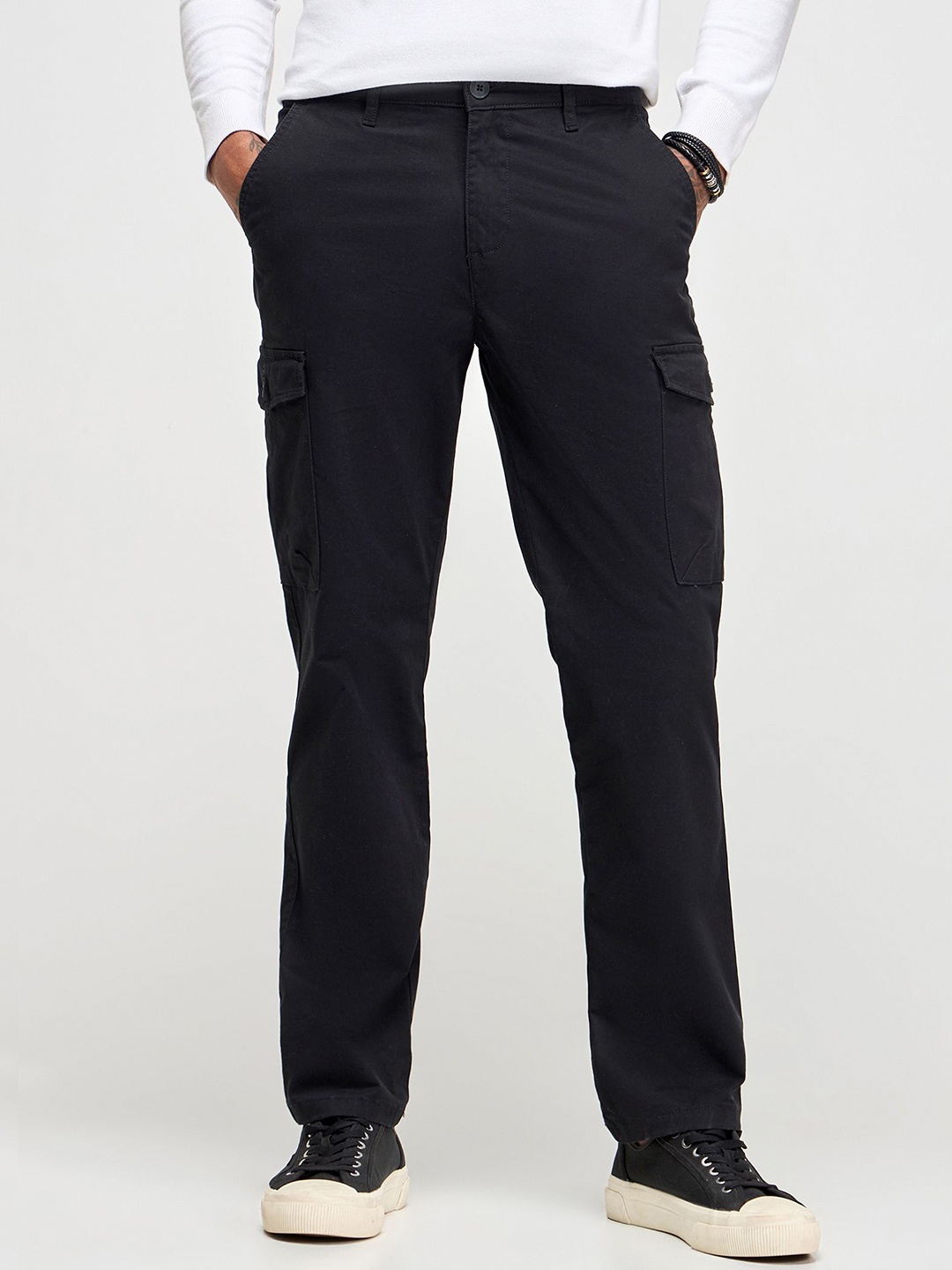 

Red Flame Men Mid-Rise Relaxed Fit Cargo, Black