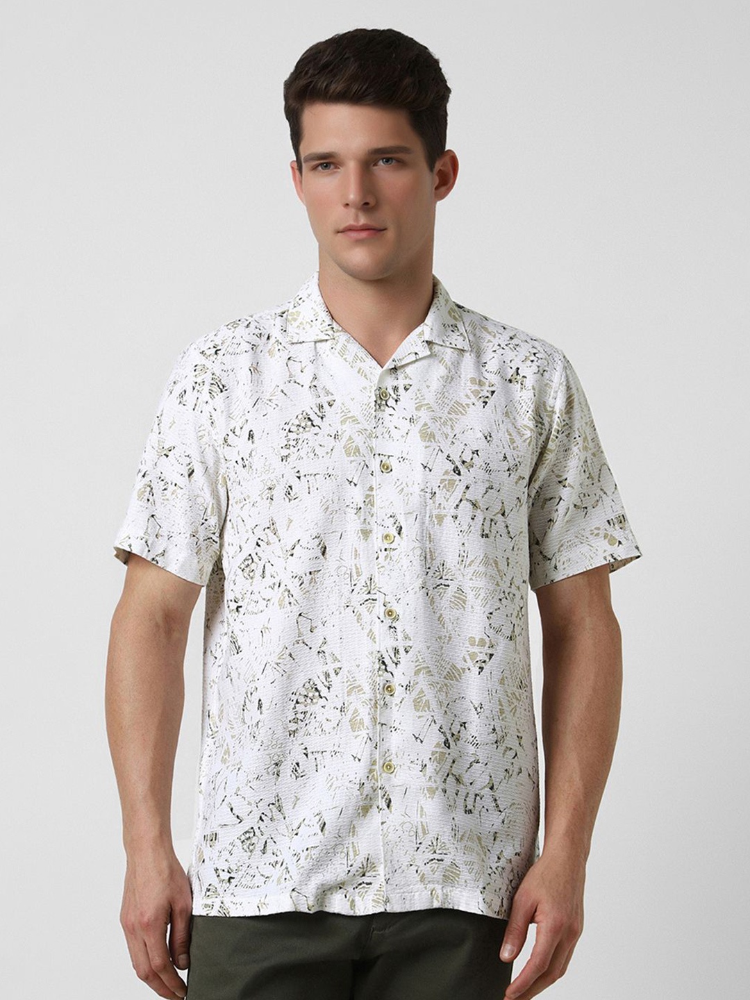 

Peter England Casuals Men Cuban Collar Solid Cotton Casual Shirt, White