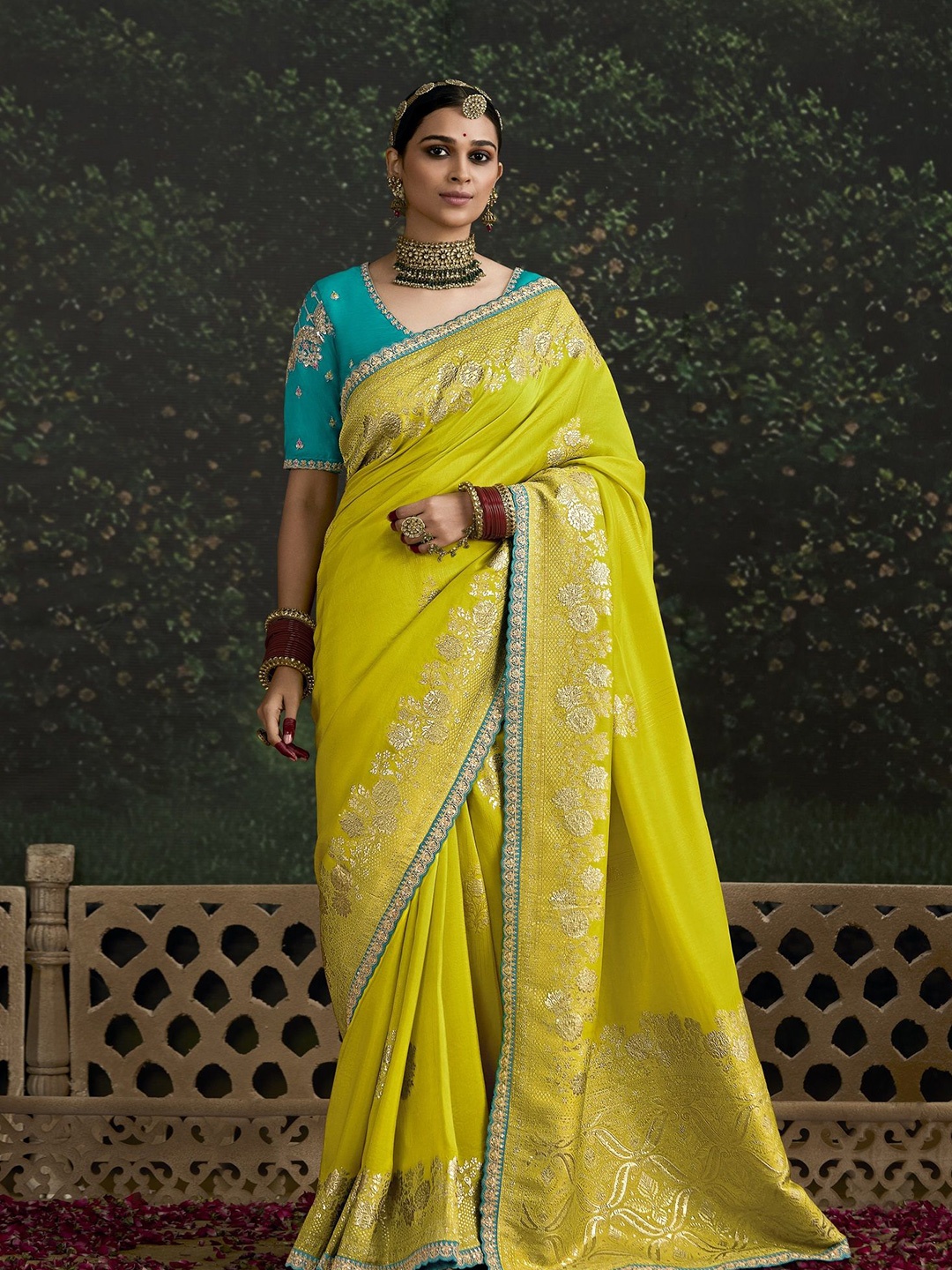 

MAHALASA Embroidered Pure Silk Banarasi Saree, Green