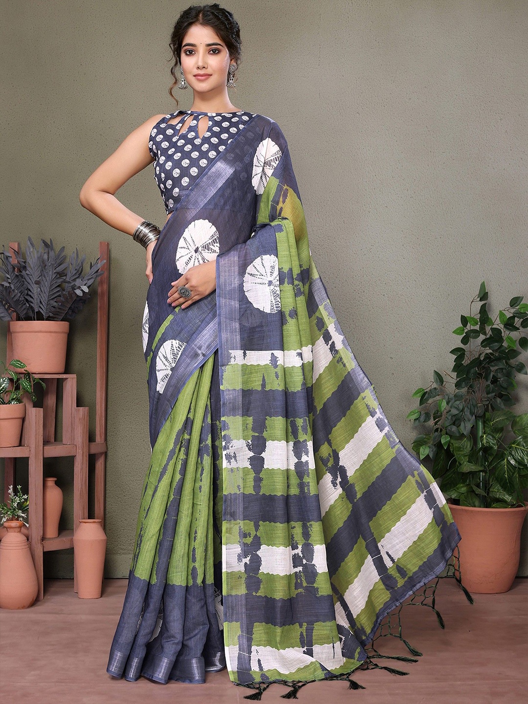 

KALINI Tie and Dye Saree, Green