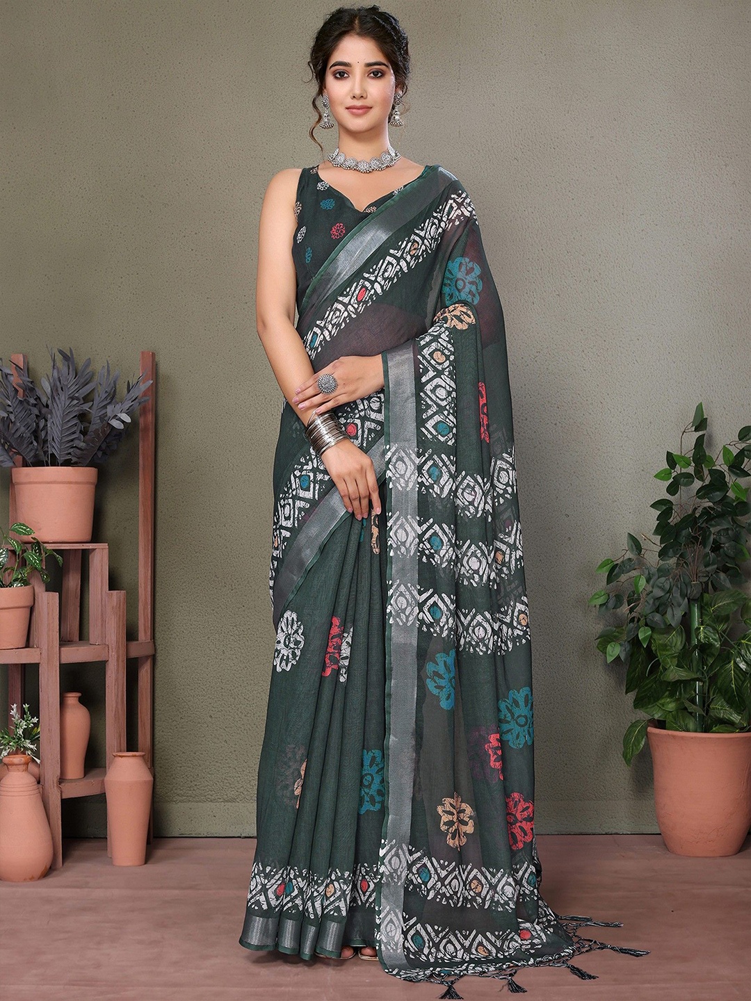 

KALINI Floral Printed Zari Saree, Grey