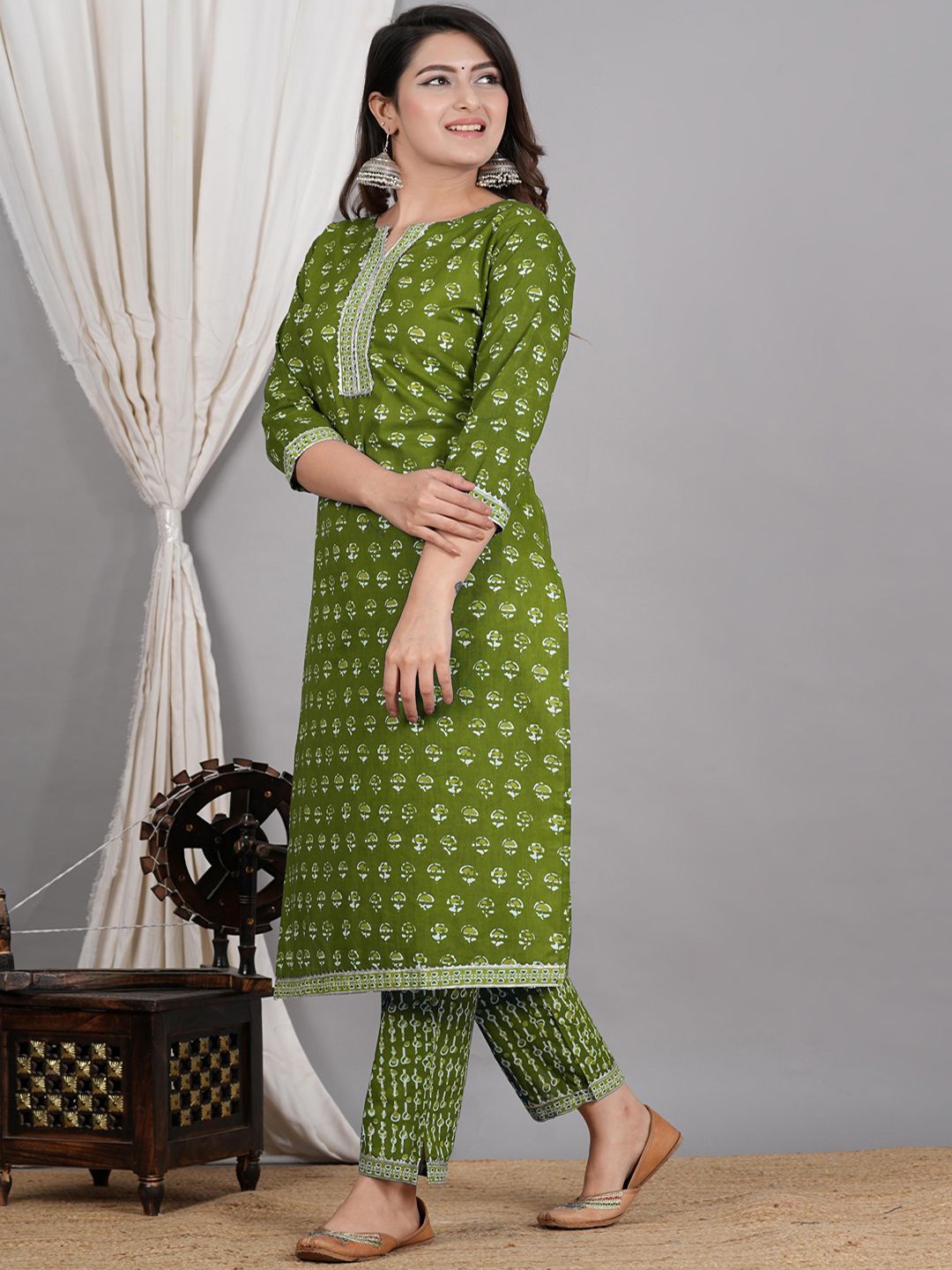 

SIGNORIA Floral Printed Round Neck Regular Pure Cotton Straight Kurta With Trouser, Green
