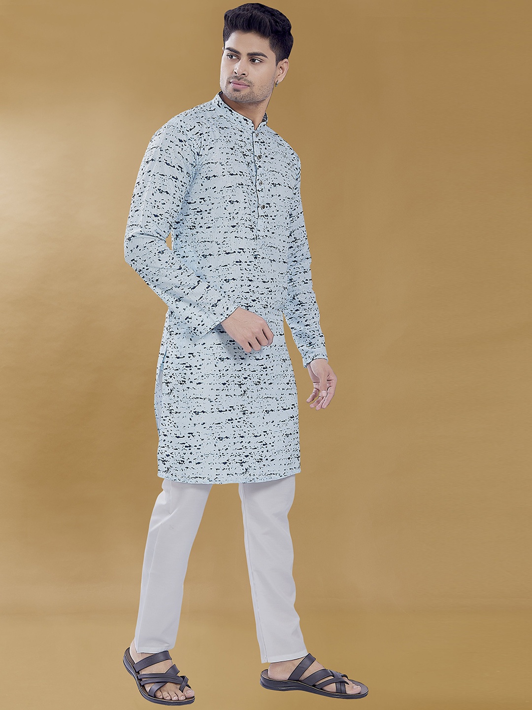 

DIVISIVE Mandarin Collar Abstract Printed Sequinned Straight Kurta, Blue