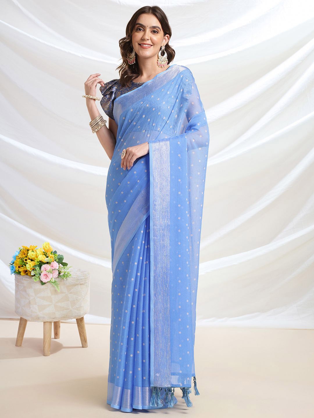 

Mitera Floral Printed Ready To Wear Saree, Blue
