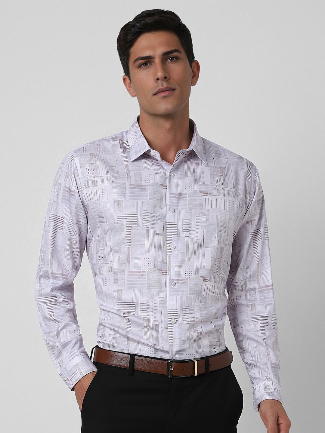 

V Dot Men Spread Collar Abstract Printed Cotton Slim Fit Semiformal Shirt, White