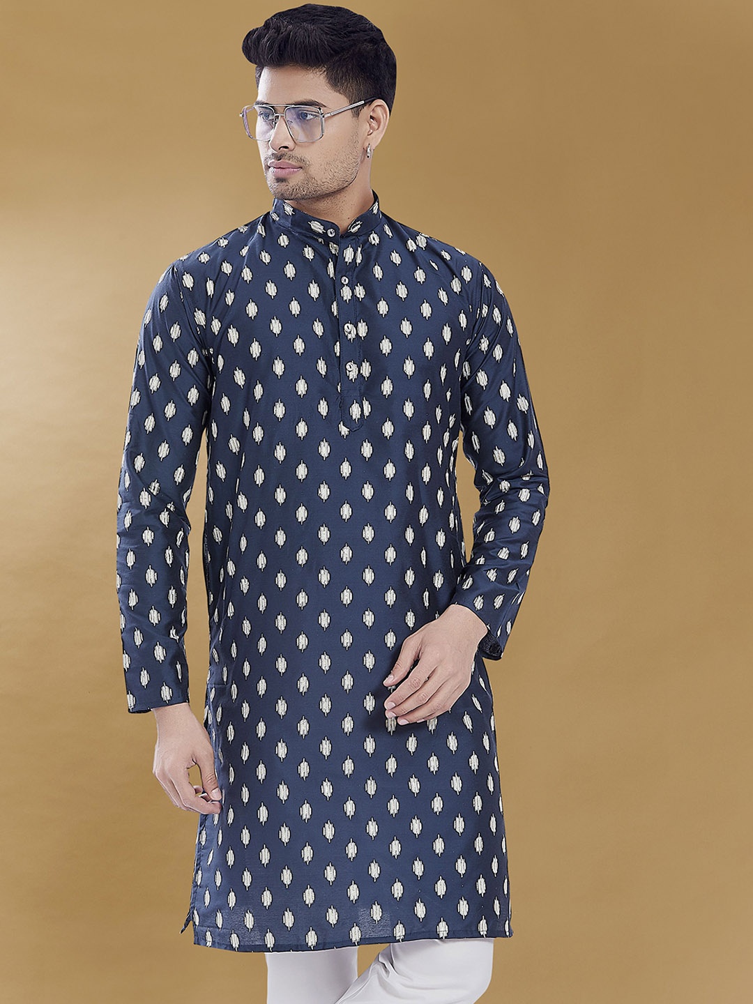 

DIVISIVE Mandarin Collar Abstract Printed Thread Work Straight Kurta, Navy blue