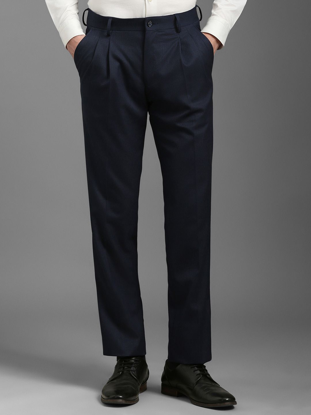 

Louis Philippe Men Pleated Formal Trousers, Navy blue