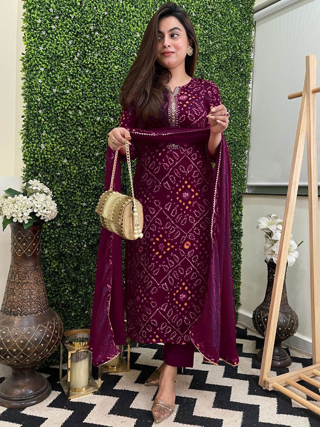 

GoSriKi Floral Printed Regular Straight Kurta with Trousers & Dupatta, Magenta