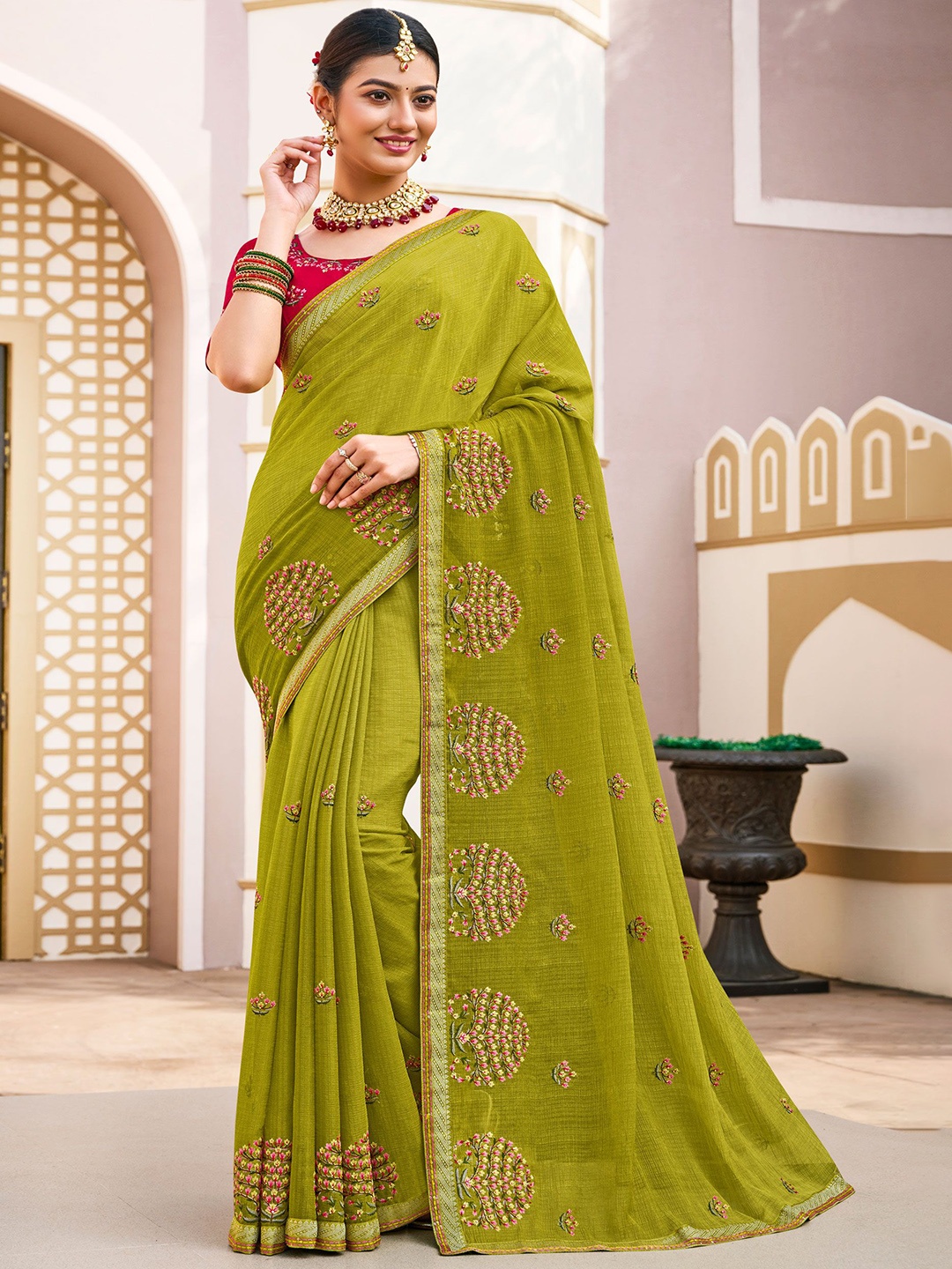 

Laxmipati Women Floral Embroidered Saree, Green